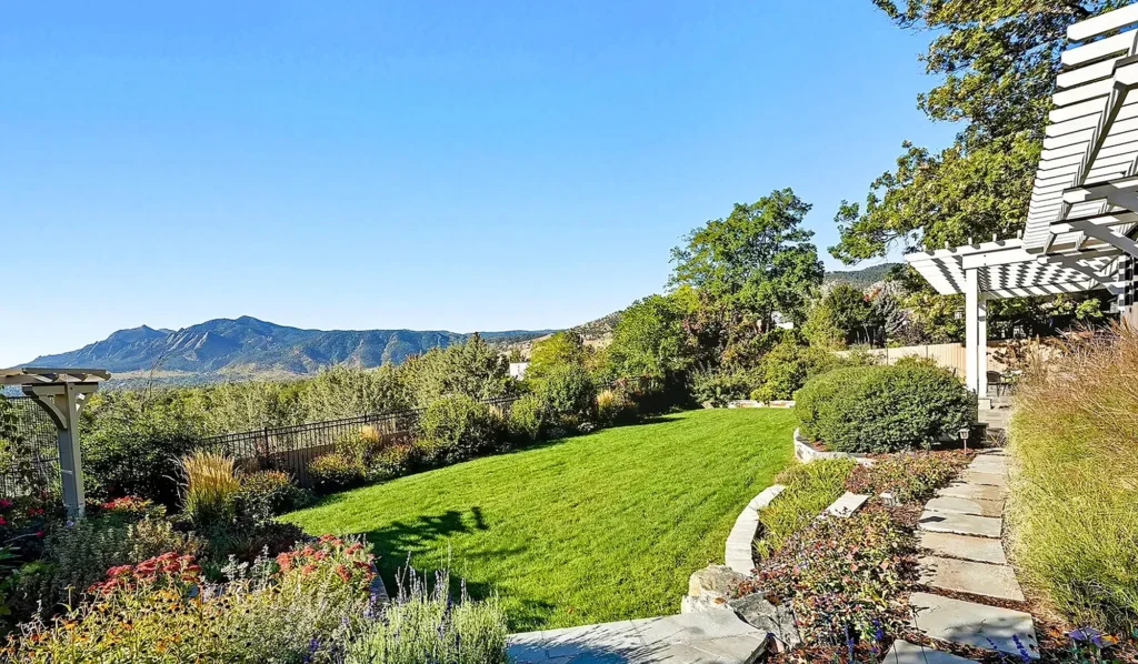 Wilson Court Stone & Leaf Landscaping